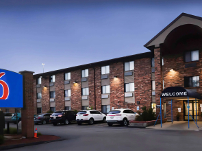 Motel 6 Milwaukee, WI - Glendale