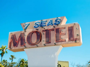 Seven Seas Hotel