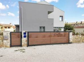 Apartment With one Bedroom in Bale, With Shared Pool, Furnished Terrace and Wifi - Near the Beach