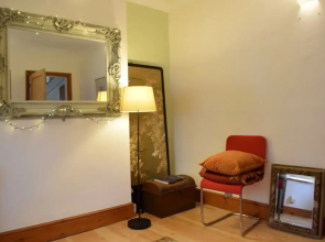 Bright 2 Bedroom House in Oxford