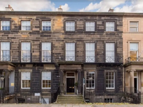 Chic and Sophisticated Apartment in the West End, Edinburgh