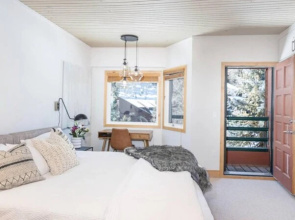 Ice House 305 by Exceptional Stays