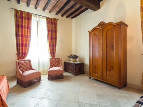 Farmhouse in Rapolano-terme With Swimming Pool, Garden, BBQ