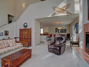 Aspen House 4 Bedroom Home by RedAwning