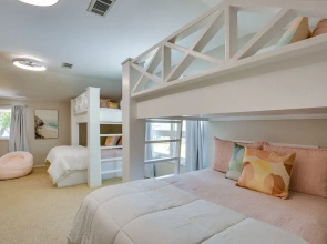 Cedar Creek Lake Views: Gorgeous Mabank House!