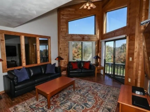 Seven Springs 3 BR Loft Condo, Walk to Slopes! by RedAwning