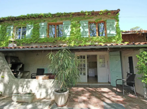 Alluring Cottage in Barjols With Roofed Terrace