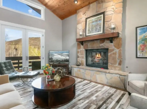2540 Queen Esther Dr - 5 Bedroom Home with Spa 5 Home