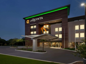 La Quinta Inn & Suites by Wyndham San Antonio Seaworld/LAFB