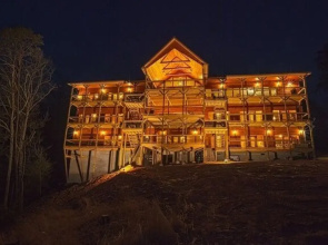 Gatlinburg Mansion - Fourteen Bedroom Cabin