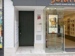 JOIVY Luxurious 2BR Apt w/street view, 2mins to Santa Justa Lift