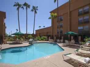 GreenTree Inn & Suites Phoenix Sky Harbor