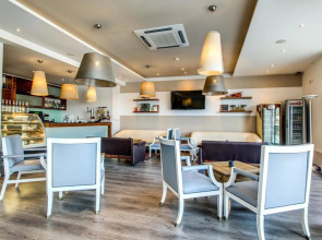 AX Sunny Coast Resort & Spa