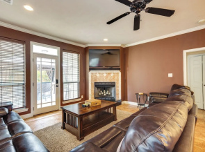 College Station Family Home: 3 Mi to Texas A & M!