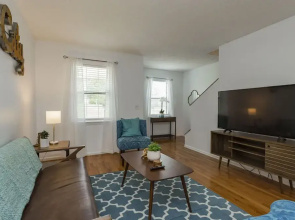 Cozy 2BD Nashville Home Close to Restaurants