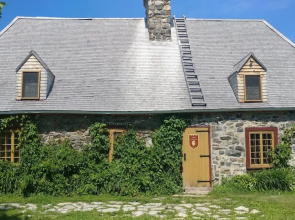 Auberge Le P'tit Bonheur - Hostel