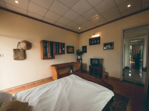 Hillside Homestay Hue - Top Apartment