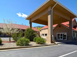 Best Western Sky Way Inn & Suites