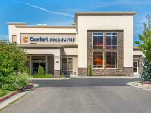 Comfort Inn & Suites Logan Near University
