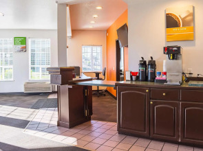 Americas Best Value Inn & Suites at Yaquina Bay