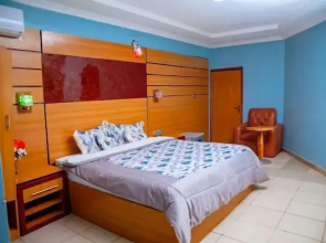 The Kings Hotel and Suites