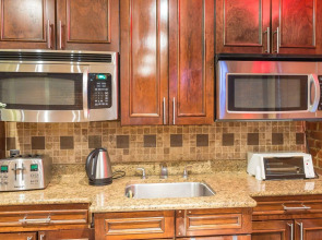 Broadway Hotel and Hostel