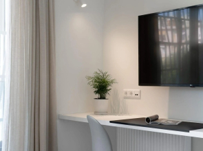 One Bedroom Apartment with Private Balcony