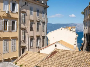 Newly Renovated 1730's Venetian Loft (02) !