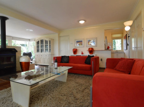 Detached Bungalow With Outdoor Fireplace