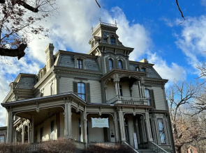 Garth Woodside Mansion B&B