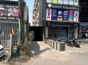 Oyo 42609 Townhouse Gokul Solitaire VIP Road