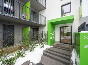 Pleasant Decor & Parking by Renters
