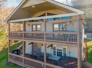 Gone Fishing Lake Lodge Lakefront Game Room Hot Tub Boat Ramp Floating Swimming Dock and Fire Pit