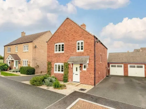 Detached 4 Bed-ultrafast Wifi,garden,free Parking