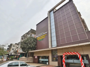 OYO 27633 Hotel Dan