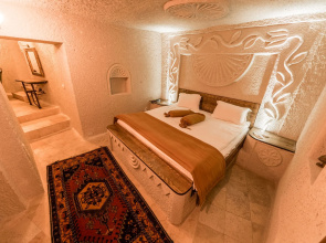 Elite Cave Suites