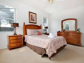 Windwood Bay Vacation Home 4 Bedroom Home by Redawning