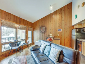 Mt Bachelor Village Resort Condo: 19 Mi to Skiing!