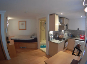 Tower Hill Studio Appartment