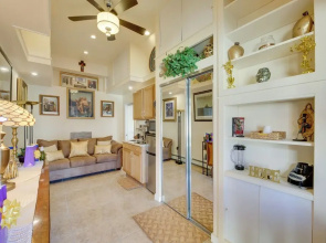 Cozy & Convenient Elmont Retreat w/ Patio!