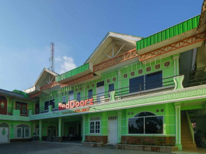 RedDoorz Syariah Hotel Enasti Berastagi