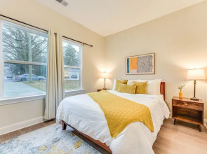 Family-friendly Home ~ 5 Mi to UNC Charlotte!
