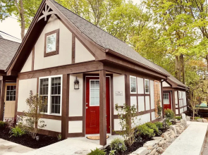Ivy Manor Inn Village Center