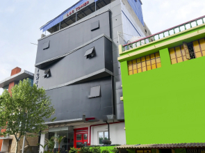 OYO Townhouse 412 Aditya International