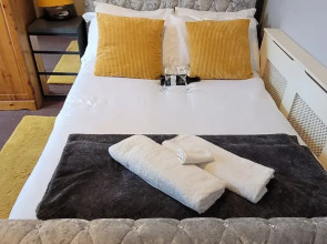 2-bed Apartment, Sleeps 4,on-site Parking