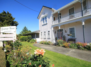 Braemar House B&B and YHA Hostel
