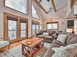 Walk to Arrowhead Lake: Cabin w/ Private Hot Tub!