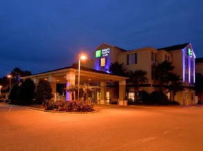 Holiday Inn Express & Suites Destin E - Commons Mall Area