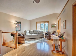 Suburban Gem W/yard+deck 5Mi From Dtwn Rochester!