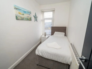 Cosy 3-bed House Walk to Swansea Stadium